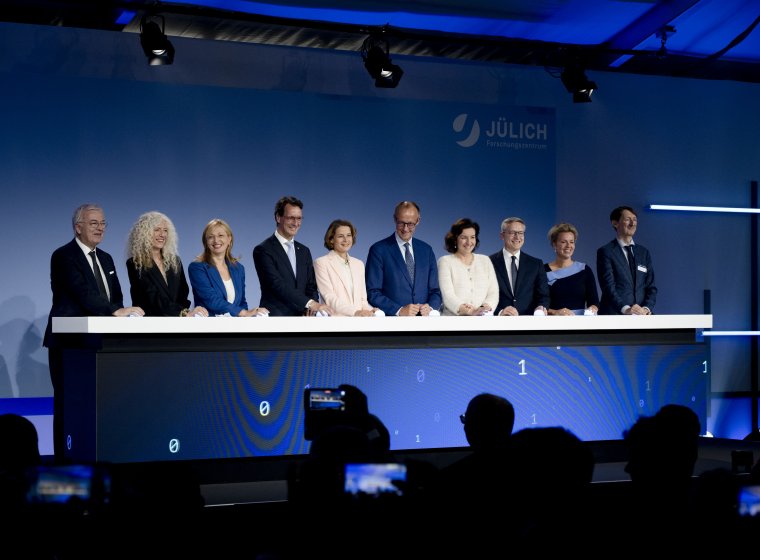 Shaping Europe’s Quantum Future Together Shaping Europe’s Quantum Future Together
